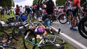 Tour de France… chutes, chutes, mais surtout pas chut……