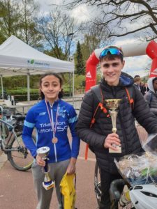 Deux belles victoires pour nos jeunes aujourd’hui au Triathlon…